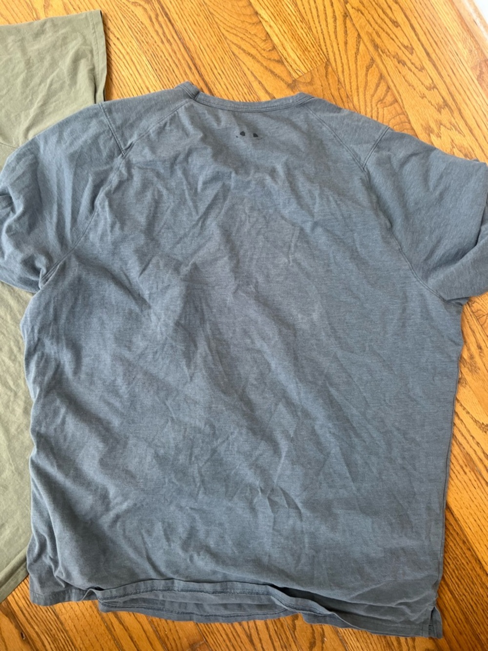 Under Armour Men’s Short Sleeve Performance Tees - Olive Green & gray - Picture 4 of 5